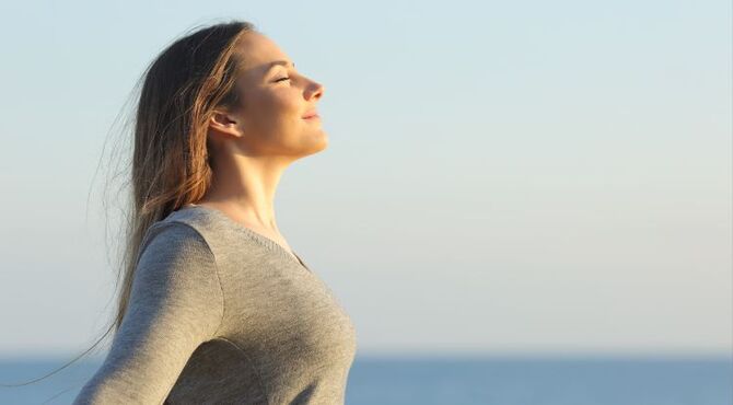 Respiración sagrada: técnicas de breathwork para desbloquear y elevar la energía